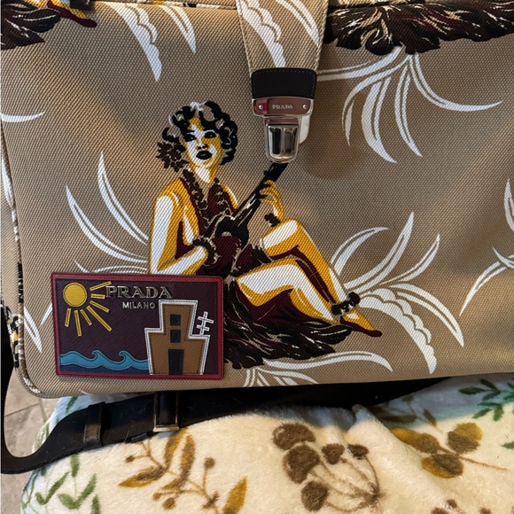 Runaway Prada Spring/Summer 2014 limited edition. It can be unisex . - Picture 14 of 15